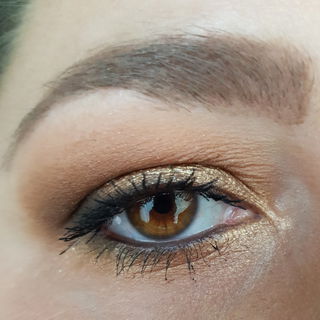 Das Gold geht gut im Alltag, diesmal mit Kajal! Aurum um das gesamte Auge und Cava nocheinmal auf den Liddeckel