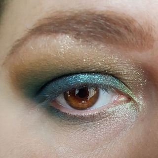 erster Test mit den grün-blauen Farben Lime-Chrome, Python und Aurora, verblendet mit Dijon und Sparks unter dem Brauenbogen