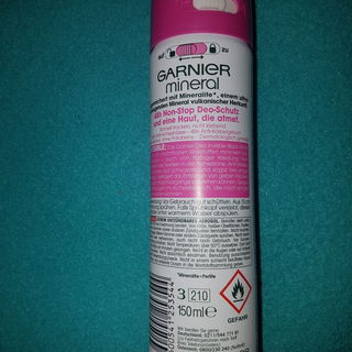 Mineral - Invisible Black White Colors Anti-Transpirant - Spray von Garnier