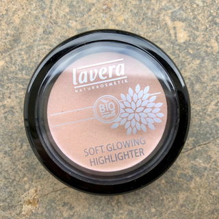 Soft Glowing Highlighter - Lavera