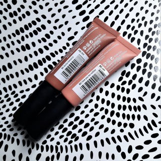 Colour Boost - Mad About Matte - Liquid Lipstick - essence