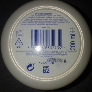 Sofort einziehende Feuchtigkeitscreme von Neutrogena