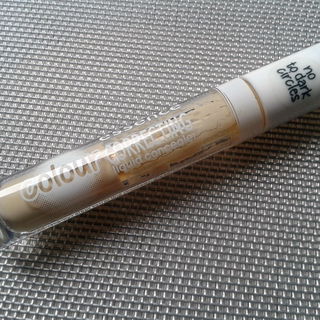 Colour Correcting Liquid Concealer - essence