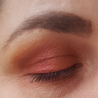 Apollo, sun beam und halo auf dem Lid (von li. nach re.) dirty mars in die Lidfalte und guava zum verblenden