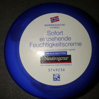 Sofort einziehende Feuchtigkeitscreme von Neutrogena