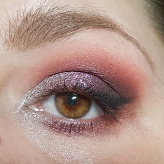 In Kombination mit Just Peachy Mattes Palette.