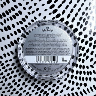 mattifying compact powder - essence