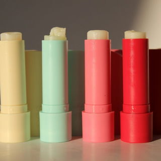 Organic Stick Lip Balm - Strawberry Sorbet - eos