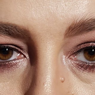 Intensiver Look mit allen Farben der Palette und schwarzem Liner und Kajal