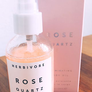 Rose Quartz Illuminating Body Oil von Herbivore Botanicals