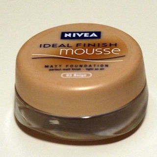 Ideal Finish Mousse Matt Foundation von Nivea