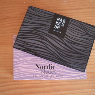 International Eyes Palette - Make up Factory