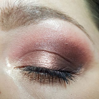 Rose Gold Drama und Passion in künstlichem Licht