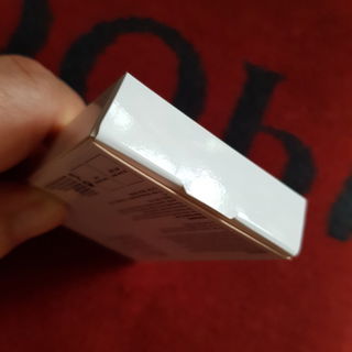 Alte Schachtel... aber man sieht es kaum, denn sie arbeitet mit!