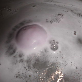 So White - Badebombe - LUSH