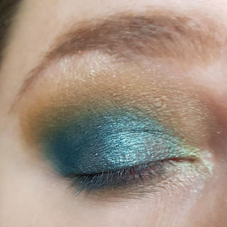 Augen zu und testen! - Hier die Blau-Grünen Lidschattender Palette und Dijon