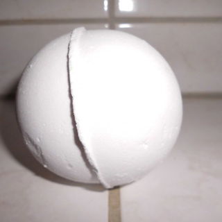 So White - Badebombe - LUSH