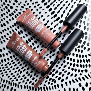 Colour Boost - Mad About Matte - Liquid Lipstick - essence