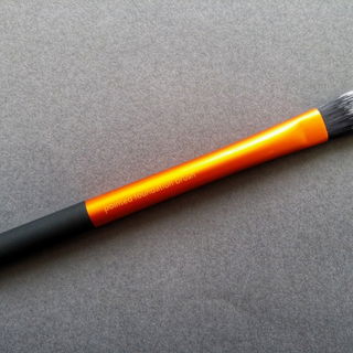 Base Pointed Foundation Brush - Real Techniques