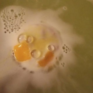 Yog Nog - Badebombe - LUSH