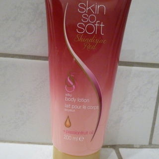 Skin so Soft - Skindisiac Red Silky Body Lotion von Avon