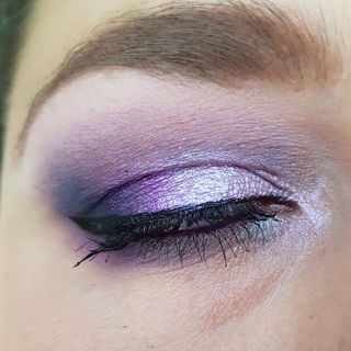 Hier kann man etwas Glitter im hellen Lila erkennen