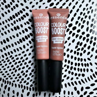 Colour Boost - Mad About Matte - Liquid Lipstick - essence