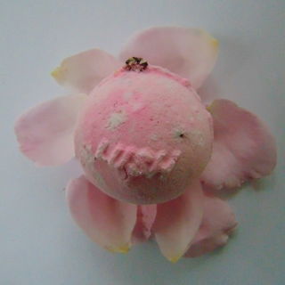 Rose Queen - Badekugel - LUSH
