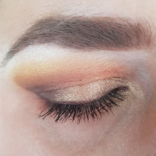 Das Gelb lässt sich toll mit den anderen Lidschatten aufwärmen