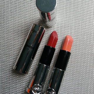 P2 Full Shine Lipstick 040 ask for kindness und 070 imply the truth