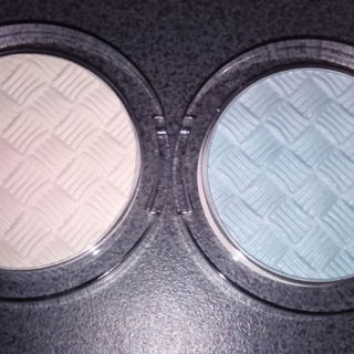 the velvets eyeshadow - essence