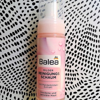 Milder Reinigungsschaum mit Mandelblüten-Extrakt - Balea
