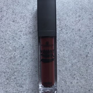 Vibrant Shock Lip Paint von essence
