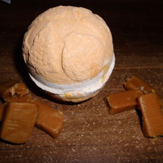 Yog Nog - Badebombe - LUSH