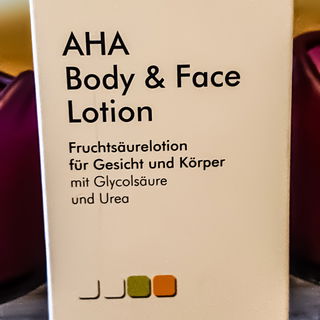 AHA Body & Face Lotion von Dermascense