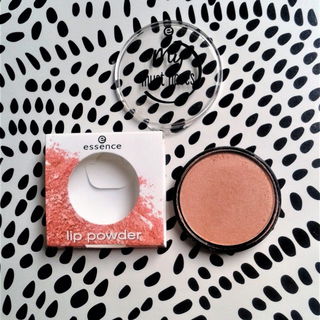 My Must Haves - Lip Powder - essence