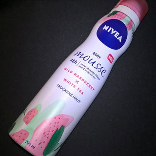 Body Mousse - Wild Raspberry & White Tea - Nivea