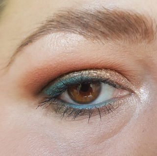 Emerald Sparkle passt perfekt zu Natasha Denonas 5 palette No.08