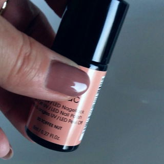 Hier sieht man gut den Unterschied zwischen Aufkleber und Originalfarbe