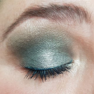 Glam green auf blaugrüner Basis aus der Safari Palette