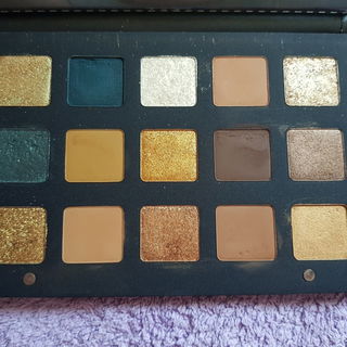 Ich bin kein Schwein, aber diese Palette lässt sich kaum sauber halten.