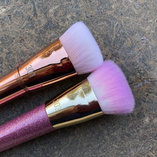 Brush Crush - 303 Contour - Real Techniques