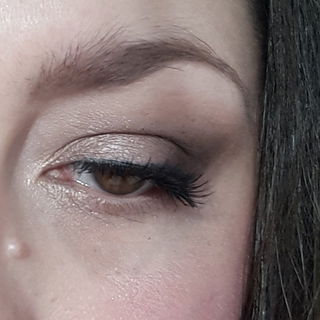 Alle 6 Farben am Auge untergebracht.. und die Wimpern sind leider nicht echt
