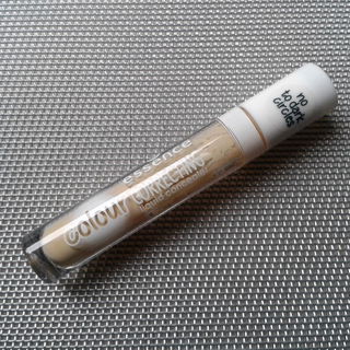 Colour Correcting Liquid Concealer - essence