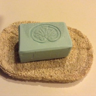 Olivia handgesiedete Olivenölseife von Soaparella