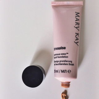 Timewise - Luminous Wear Liquid Foundation von Mary Kay