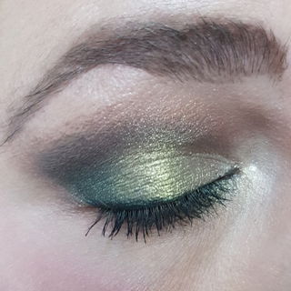 Bottlegreen, antique Olive und true gold ausgeblendet mit smoky quartz und satin skin