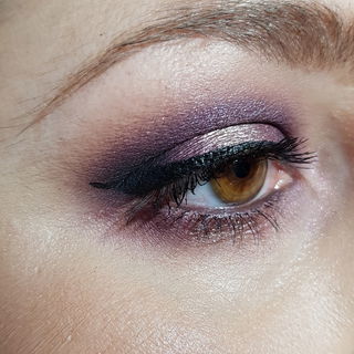 In Kombination mit Huda Amethyst Palette.