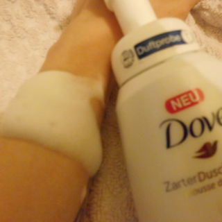 Zarter Duschschaum Reichhaltige Pflege von Dove