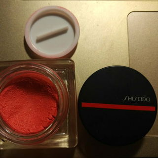 Minimalist Whipped Powder Blush von Shiseido